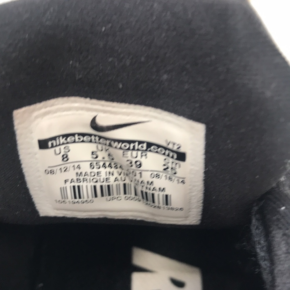 NikeRunning Sneakers - Picture 6 of 6